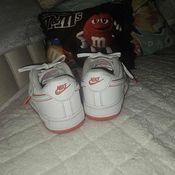 Nike Kids White and Pink Sneakers - Picture 3 of 12